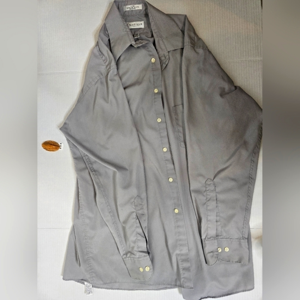 Van Heusen mens button down.